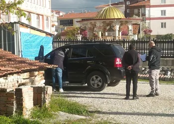 Çorum’da otomobil kurşunlandı