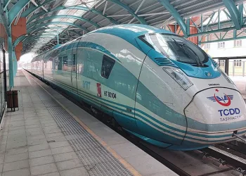 Yüksek hızlı tren Sivaslıları heyecanlandırdı