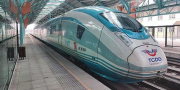 Yüksek hızlı tren Sivaslıları heyecanlandırdı