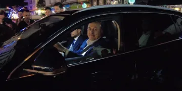 Bakan Çavuşoğlu TOGG ile gezdi