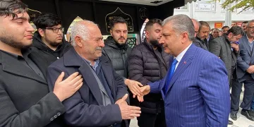 Bakan Koca halasının oğlunun cenazesine katıldı