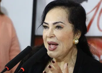 Türkan Şoray, hayranlarına şarkı okudu
