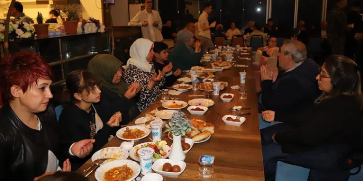 Kaymakamlıktan depremzedelere iftar