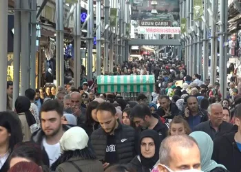 Bursa Tarihi Çarşı’da bayram yoğunluğu