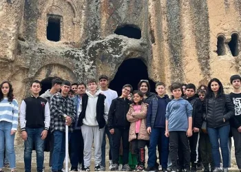 Depremzede gençler Frig Vadisi’ni gezdi