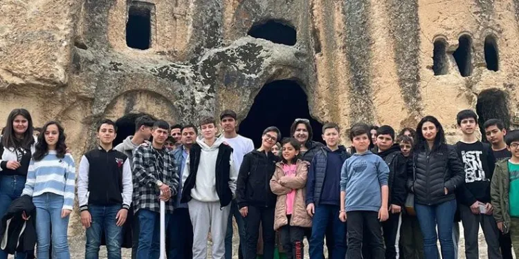 Depremzede gençler Frig Vadisi’ni gezdi