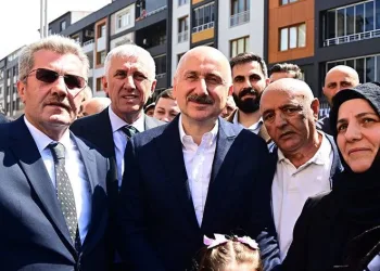 Bakan Karaismailoğlu’na ata toprağı Of’ta yoğun ilgi