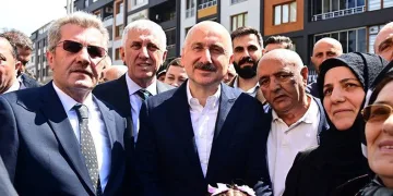 Bakan Karaismailoğlu’na ata toprağı Of’ta yoğun ilgi