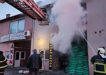 Kömür satış dükkanından yangın paniği