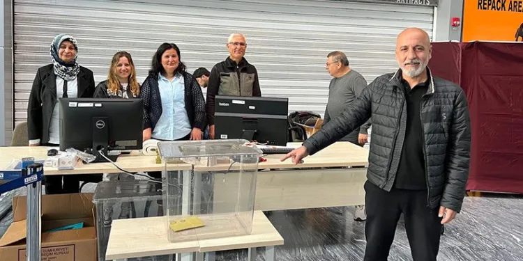 İlk oyu kullanmak için Romanya’dan geldi