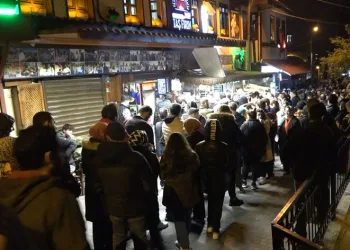Bursa’da tarihi meydan doldu taştı
