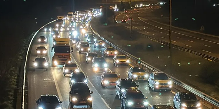 TEM Otoyolu’nda trafik durdu