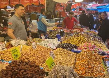 Tarihi çarşıda bayram yoğunluğu