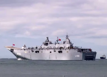 TCG Anadolu, İstanbul Boğazı’nda seyretti