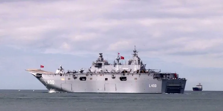 TCG Anadolu, İstanbul Boğazı’nda seyretti