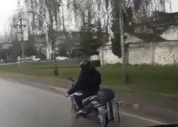 Bursa’da motosiklet sürücüsü canını hiçe saydı