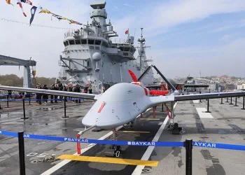 Dünyanın ilk SİHA gemisi TCG Anadolu vatandaşlarla buluştu
