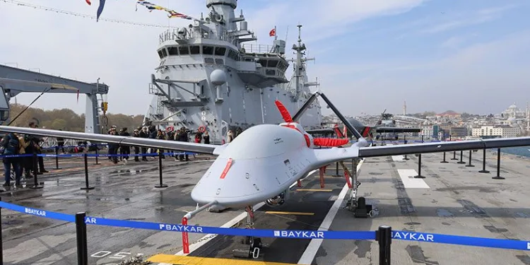 Dünyanın ilk SİHA gemisi TCG Anadolu vatandaşlarla buluştu