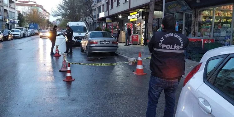 Eşini kızının gözleri önünde öldürdü