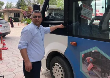 Yolcunun hayatını minibüs şoförü kurtardı