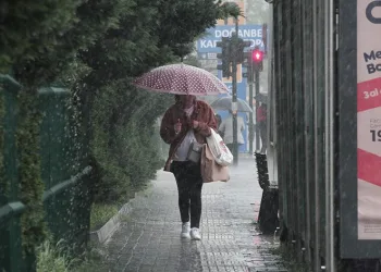 Bursalılar sağanak yağışa yakalandı