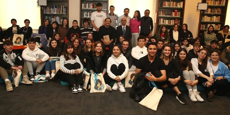 Özgür Ozan öğrencilere Tomris Uyar öyküsü