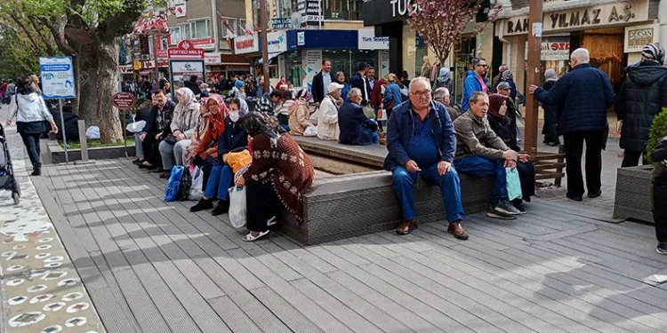 Çarşı sokakları doldu taştı