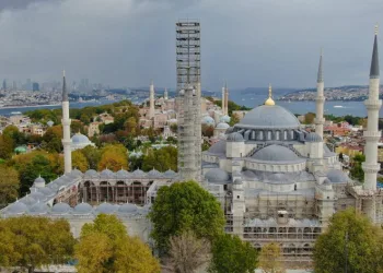 Sultanahmet Camii’ni törenle ibadete açıldı
