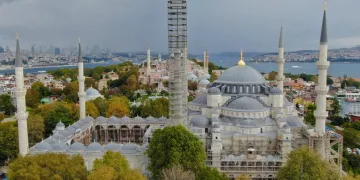 Sultanahmet Camii’ni törenle ibadete açıldı