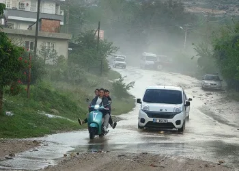 10 dakikalık yağış, dereleri taşırdı