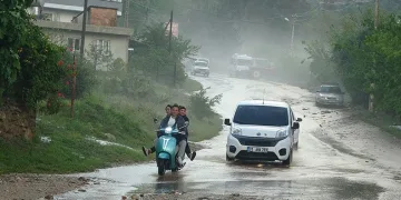 10 dakikalık yağış, dereleri taşırdı