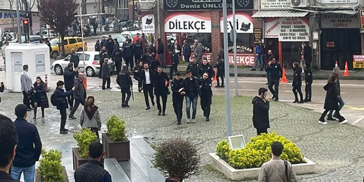 Bursa Adliyesi’nde taraflar arasında kavgada çıktı