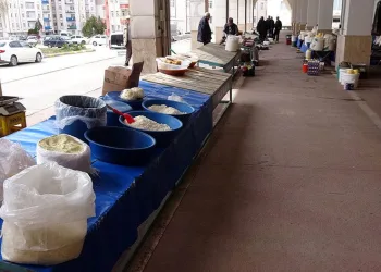 Köylü pazarı ramazanda boş kaldı