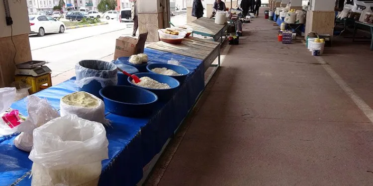 Köylü pazarı ramazanda boş kaldı