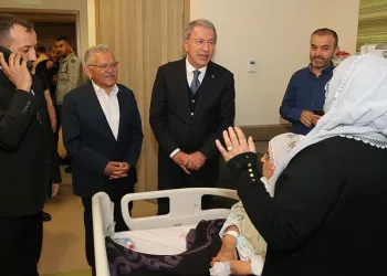 Bakan Akar’dan bayram ziyareti