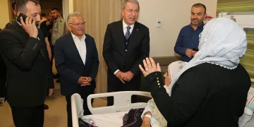 Bakan Akar’dan bayram ziyareti
