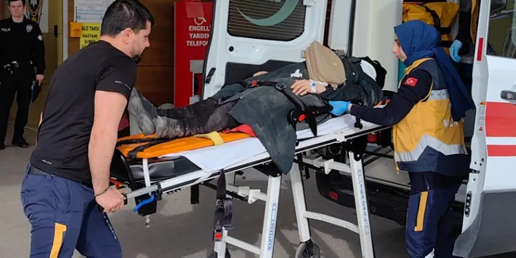 Bursa’da savrulan arac bisikletliye çarptı