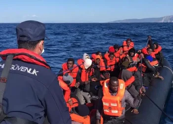 İzmirde 41 göçmen kurtarıldı