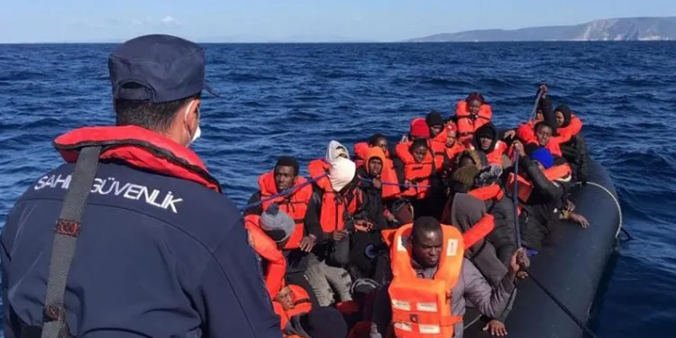 İzmirde 41 göçmen kurtarıldı