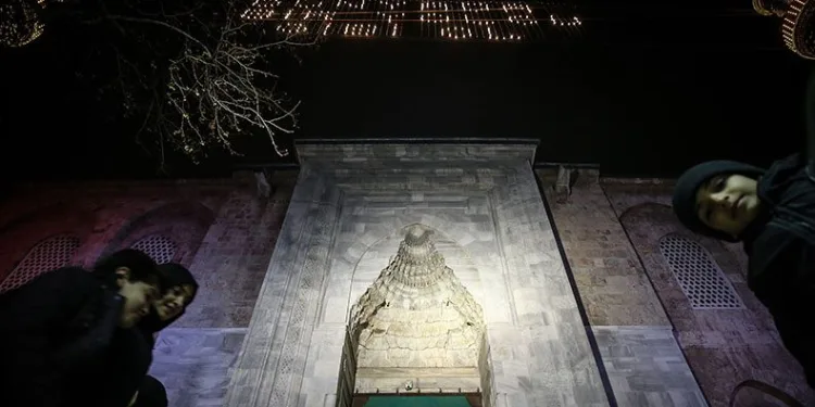 “Dünyada bir yolcu gibi ol”