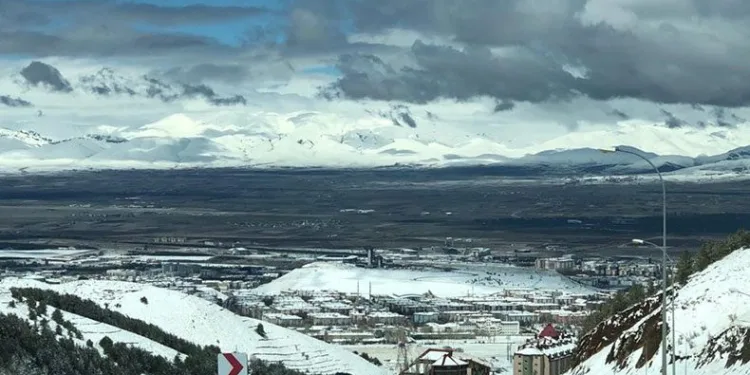 Erzurum’da kış geri geldi