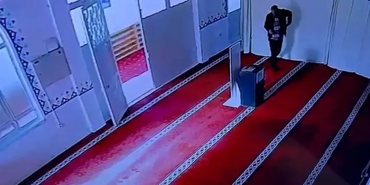 Sadaka kutusundan hırsızlık
