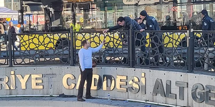 ‘Savaşa hayır’ sloganları atıldı
