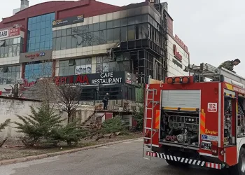 Ankara’da korkutan AVM yangını