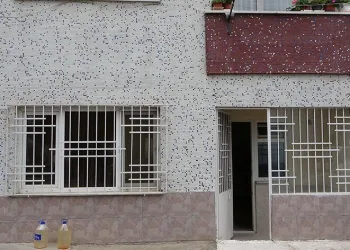 Bursa’da, kiracısı evi bırakıp kaçınca, evine hırsız gibi girdi