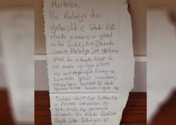 Memleketine dönen depremzede duygulandırdı