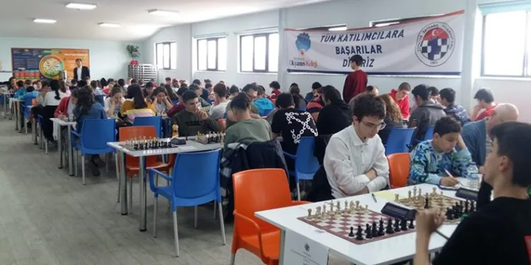 Çocuklar Satranç Turnuvasında bir araya geldi