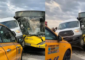 İETT otobüsü ile servis minibüsü çarpıştı