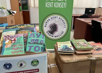 Deprem bölgesindeki çocuklara kitap yardımı