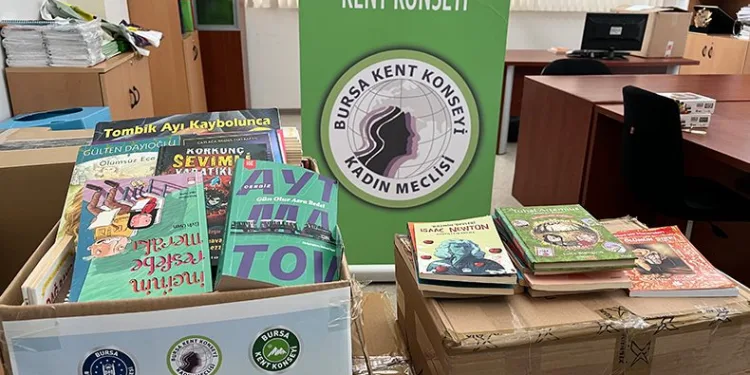 Deprem bölgesindeki çocuklara kitap yardımı